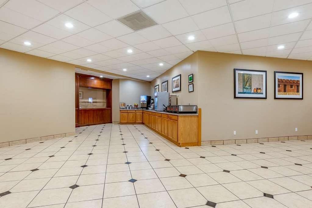 Clarion Inn & Suites, Roswell Exteriér fotografie