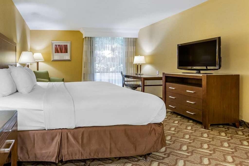 Clarion Inn & Suites, Roswell Exteriér fotografie