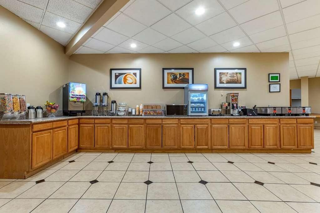 Clarion Inn & Suites, Roswell Exteriér fotografie