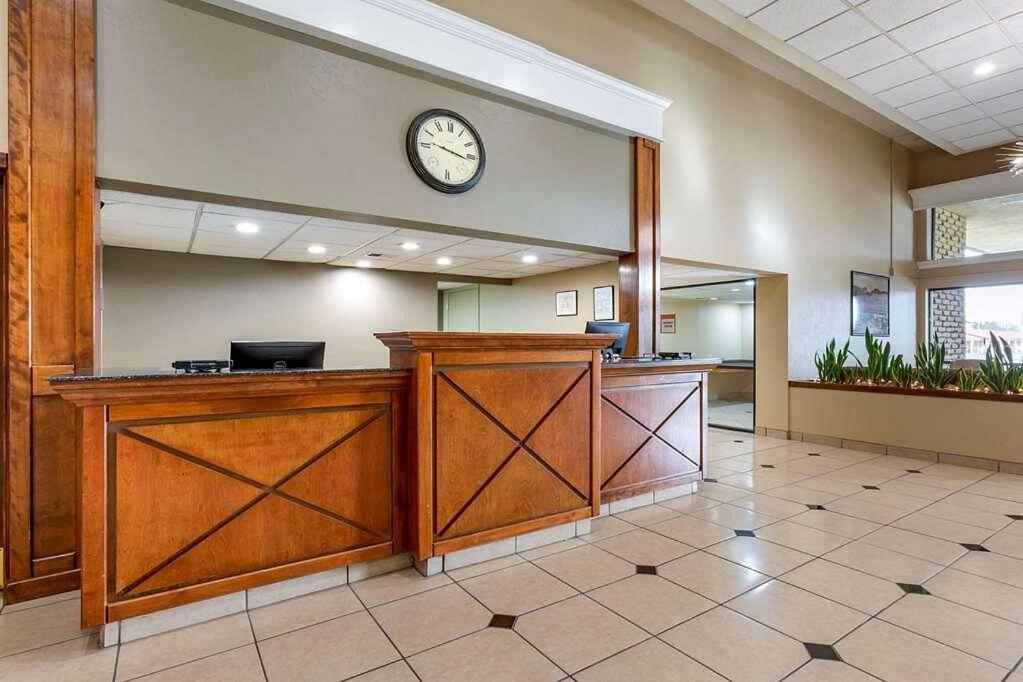 Clarion Inn & Suites, Roswell Exteriér fotografie
