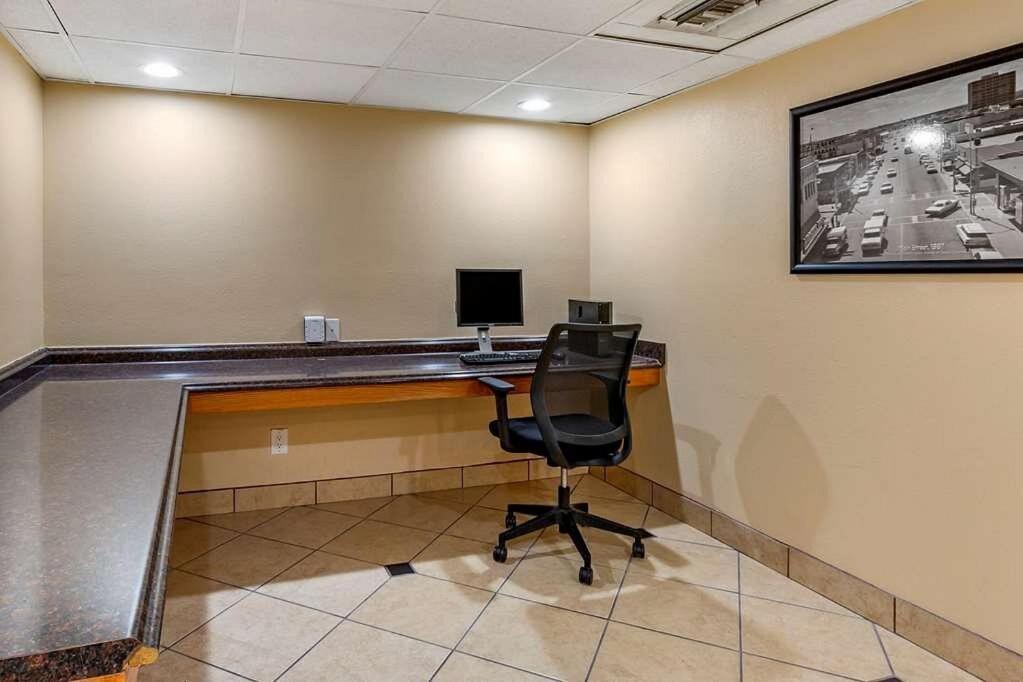 Clarion Inn & Suites, Roswell Exteriér fotografie