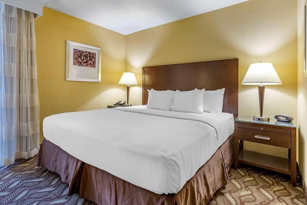 Clarion Inn & Suites, Roswell Exteriér fotografie