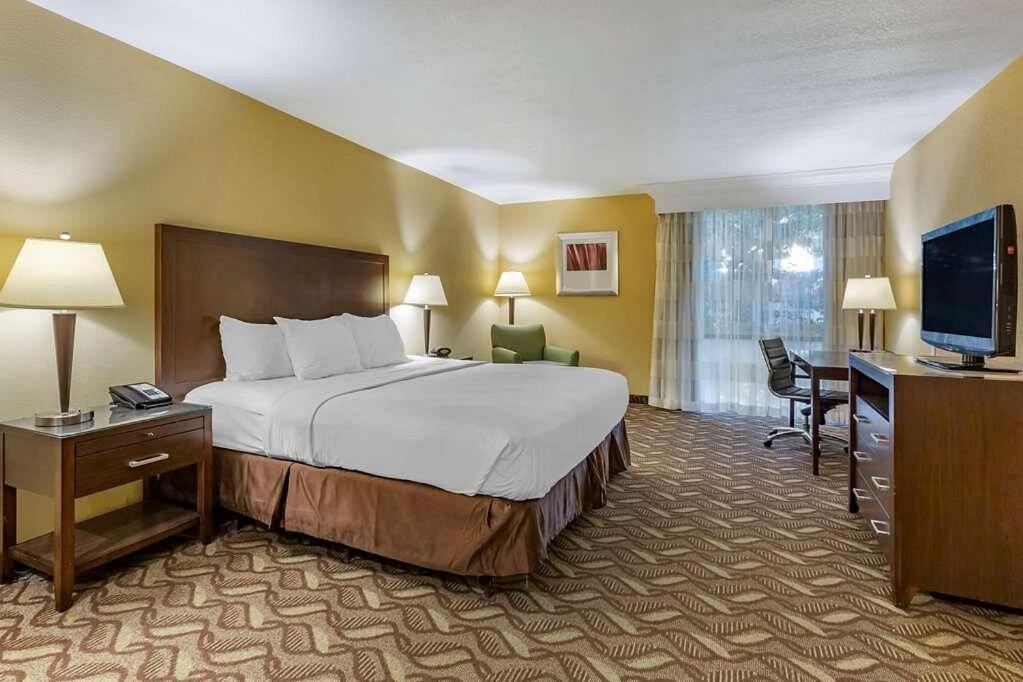Clarion Inn & Suites, Roswell Exteriér fotografie
