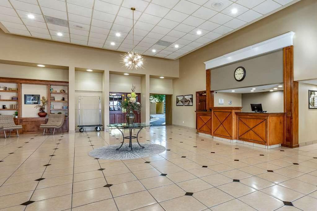 Clarion Inn & Suites, Roswell Exteriér fotografie