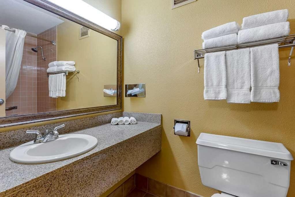 Clarion Inn & Suites, Roswell Exteriér fotografie