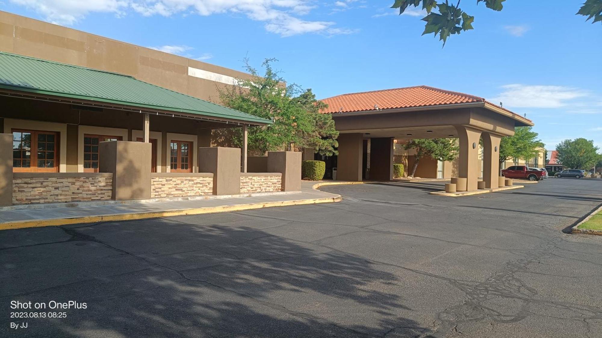 Clarion Inn & Suites, Roswell Exteriér fotografie
